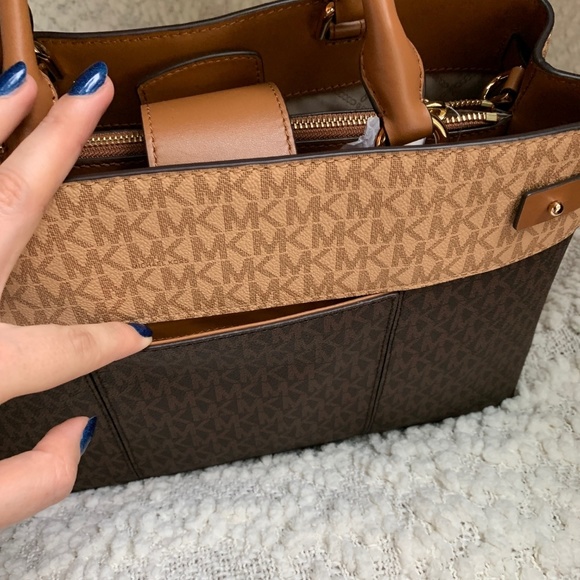 MICHAEL Michael Kors Gramercy Signature Satchel - Picture 7 of 8